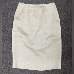 WOMEN’S SKIRT IN GRAY. ELLEN TRACY SKIRT. EXCELLENT CONDITION